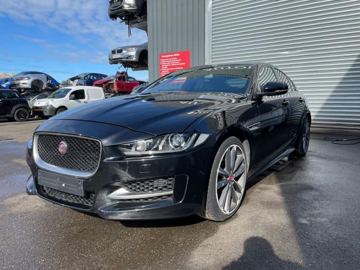 Jaguar XE 2.0d 180 16V Sloopvoertuig (2017, Zwart)