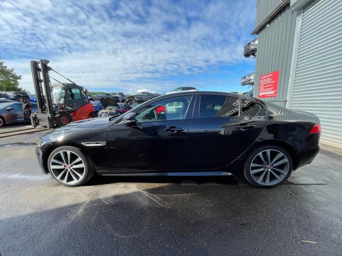 Jaguar XE 2.0d 180 16V Sloopvoertuig (2017, Zwart)