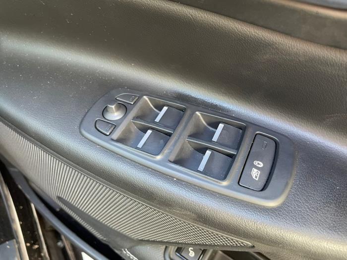 Jaguar XE 2.0d 180 16V Sloopvoertuig (2017, Zwart)