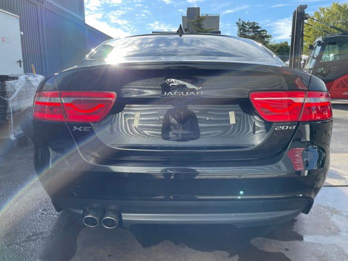 Jaguar XE 2.0d 180 16V Sloopvoertuig (2017, Zwart)