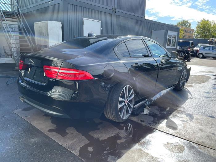 Jaguar XE 2.0d 180 16V Sloopvoertuig (2017, Zwart)