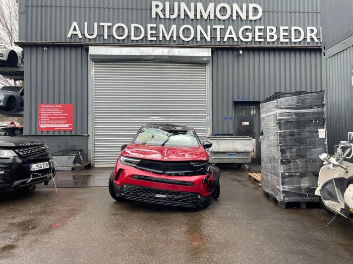Opel Mokka 1.2 Turbo 12V Sloopvoertuig (2022, Metallic, Rood, Zwart)