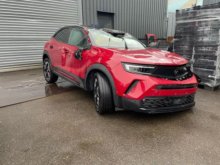 Opel Mokka 1.2 Turbo 12V Sloopvoertuig (2022, Metallic, Rood, Zwart)