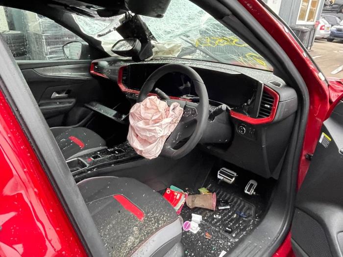 Opel Mokka 1.2 Turbo 12V Sloopvoertuig (2022, Metallic, Rood, Zwart)