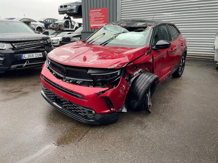 Opel Mokka 1.2 Turbo 12V Sloopvoertuig (2022, Metallic, Rood, Zwart)