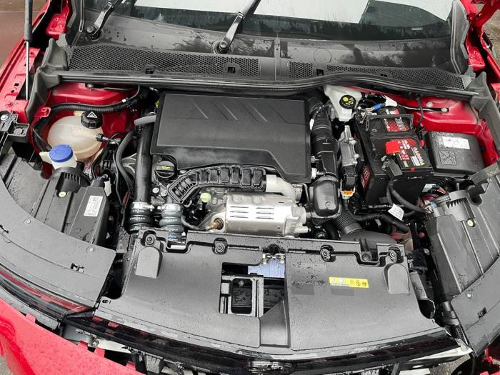 Opel Mokka 1.2 Turbo 12V Sloopvoertuig (2022, Metallic, Rood, Zwart)