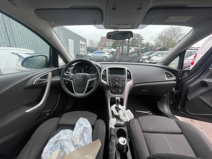 Opel Astra J Sports Tourer 1.7 CDTi 16V Sloopvoertuig (2011, Grijs)