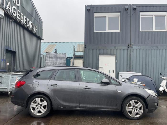Opel Astra J Sports Tourer 1.7 CDTi 16V Sloopvoertuig (2011, Grijs)