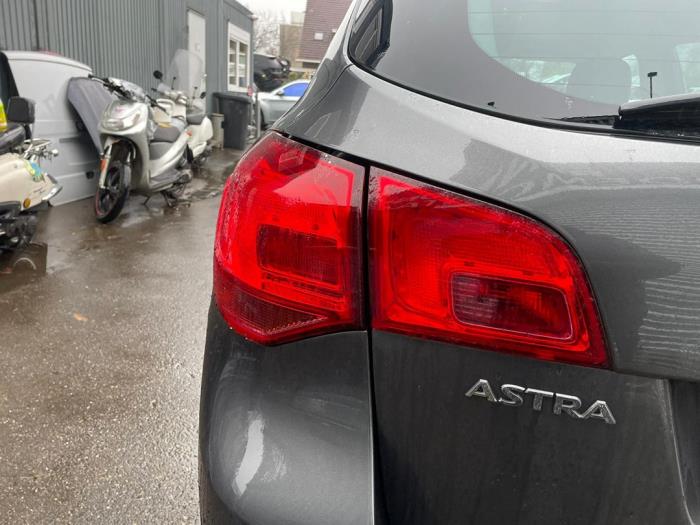 Opel Astra J Sports Tourer 1.7 CDTi 16V Sloopvoertuig (2011, Grijs)