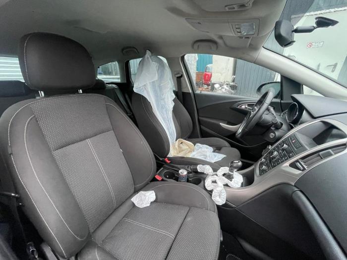 Opel Astra J Sports Tourer 1.7 CDTi 16V Sloopvoertuig (2011, Grijs)