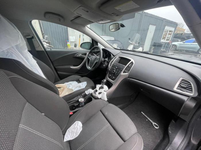 Opel Astra J Sports Tourer 1.7 CDTi 16V Sloopvoertuig (2011, Grijs)