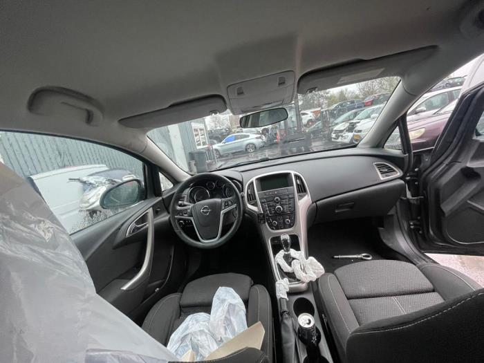 Opel Astra J Sports Tourer 1.7 CDTi 16V Sloopvoertuig (2011, Grijs)