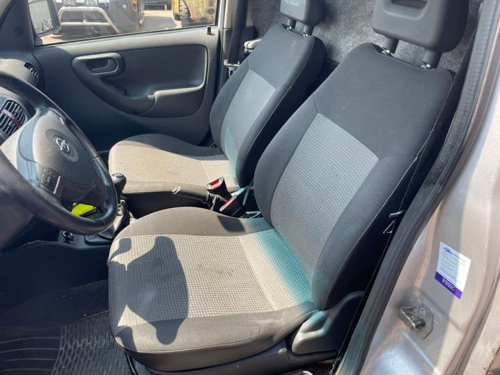 Opel Combo 1.3 CDTI 16V Sloopvoertuig (2010, Zilvergrijs)