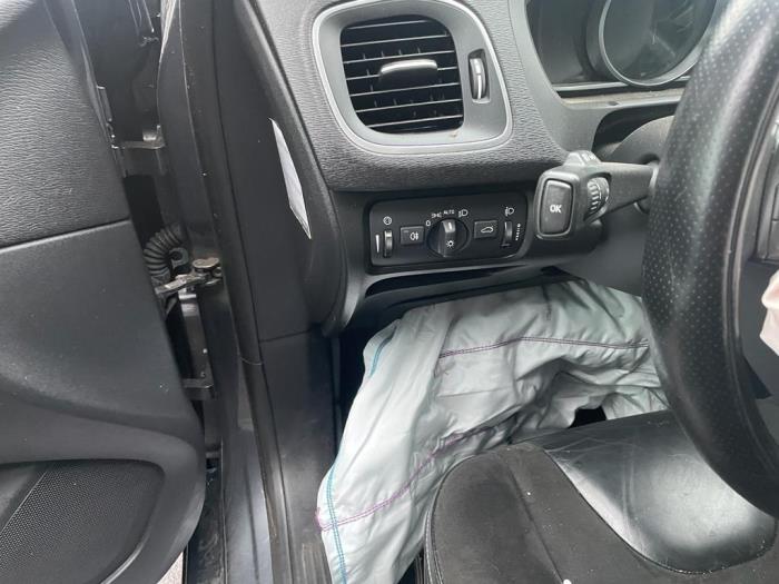 Volvo V40 1.6 D2 Sloopvoertuig (2013, Donker, Zilvergrijs)