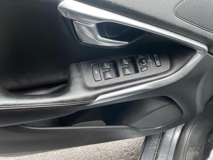 Volvo V40 1.6 D2 Sloopvoertuig (2013, Donker, Zilvergrijs)