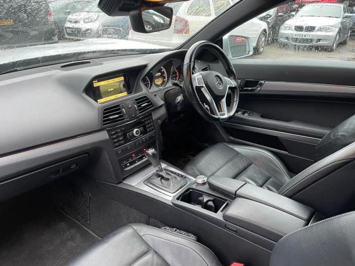 Mercedes E E-250 CDI,d 16V BlueEfficiency, BlueTEC Sloopvoertuig (2012, Zilvergrijs)