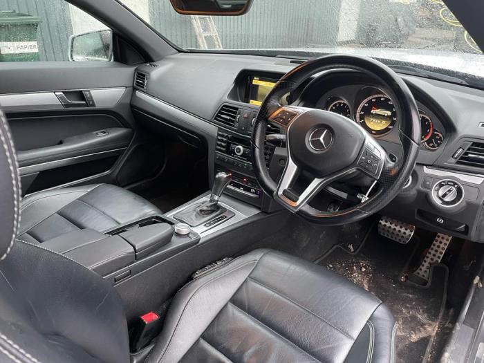 Mercedes E E-250 CDI,d 16V BlueEfficiency, BlueTEC Sloopvoertuig (2012, Zilvergrijs)