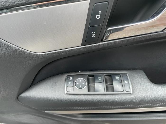 Mercedes E E-250 CDI,d 16V BlueEfficiency, BlueTEC Sloopvoertuig (2012, Zilvergrijs)