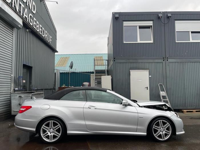 Mercedes E E-250 CDI,d 16V BlueEfficiency, BlueTEC Sloopvoertuig (2012, Zilvergrijs)