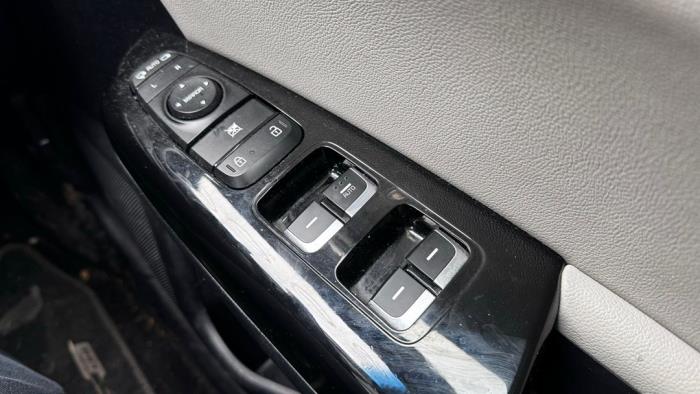 Kia Sportage 1.6 T-GDI 16V 4x2 Sloopvoertuig (2021, Licht, Zilver, Blauw)