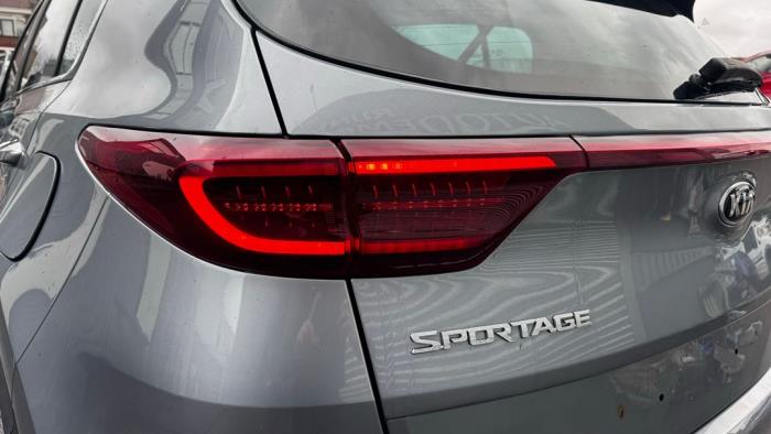 Kia Sportage 1.6 T-GDI 16V 4x2 Sloopvoertuig (2021, Licht, Zilver, Blauw)