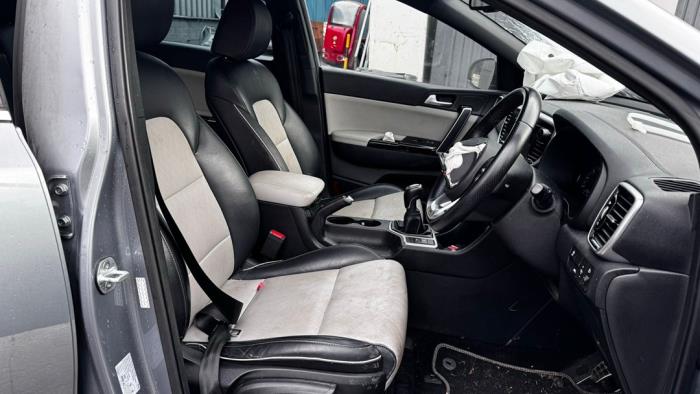 Kia Sportage 1.6 T-GDI 16V 4x2 Sloopvoertuig (2021, Licht, Zilver, Blauw)