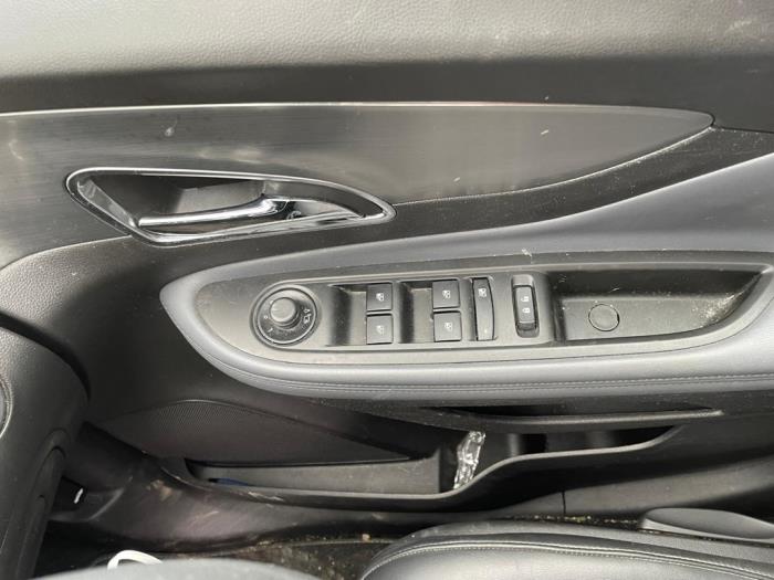 Opel Mokka/Mokka X 1.4 Turbo 16V 4x2 Sloopvoertuig (2015, Wit)