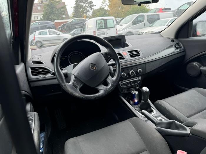 Renault Megane III Berline 1.5 dCi 90 Sloopvoertuig (2010, Rood)