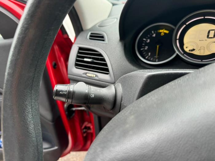 Renault Megane III Berline 1.5 dCi 90 Sloopvoertuig (2010, Rood)