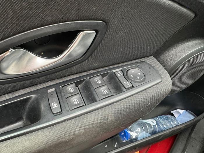 Renault Megane III Berline 1.5 dCi 90 Sloopvoertuig (2010, Rood)