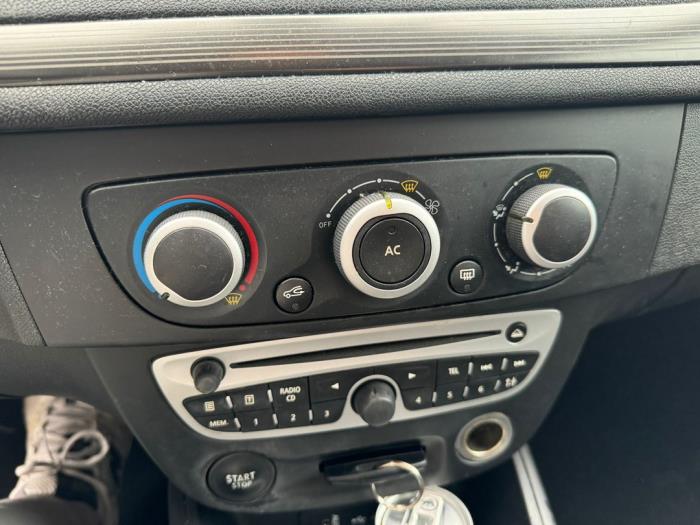 Renault Megane III Berline 1.5 dCi 90 Sloopvoertuig (2010, Rood)