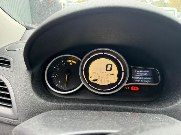 Renault Megane III Berline 1.5 dCi 90 Sloopvoertuig (2010, Rood)