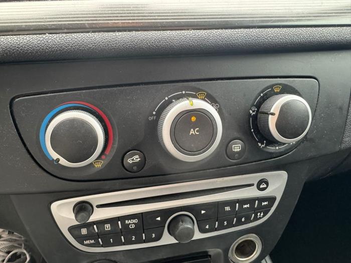 Renault Megane III Berline 1.5 dCi 90 Sloopvoertuig (2010, Rood)