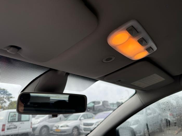 Renault Megane III Berline 1.5 dCi 90 Sloopvoertuig (2010, Rood)