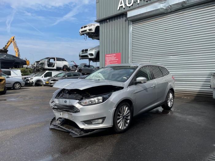 Ford Focus 3 Wagon 1.5 TDCi Sloopvoertuig (2015, Licht, Zilvergrijs)