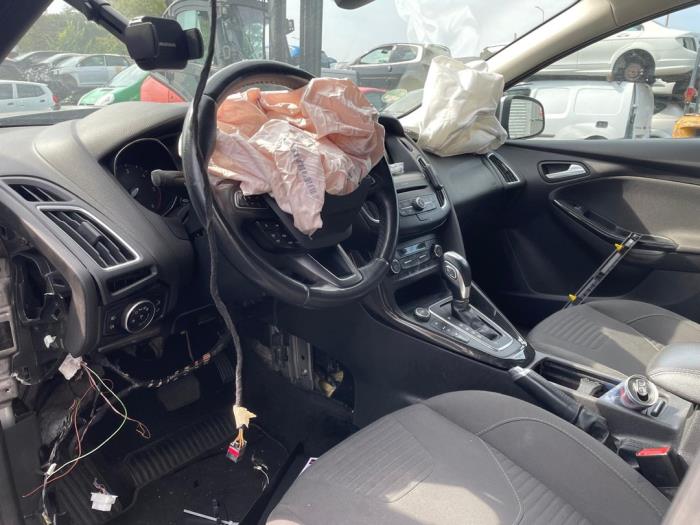 Ford Focus 3 Wagon 1.5 TDCi Sloopvoertuig (2015, Licht, Zilvergrijs)