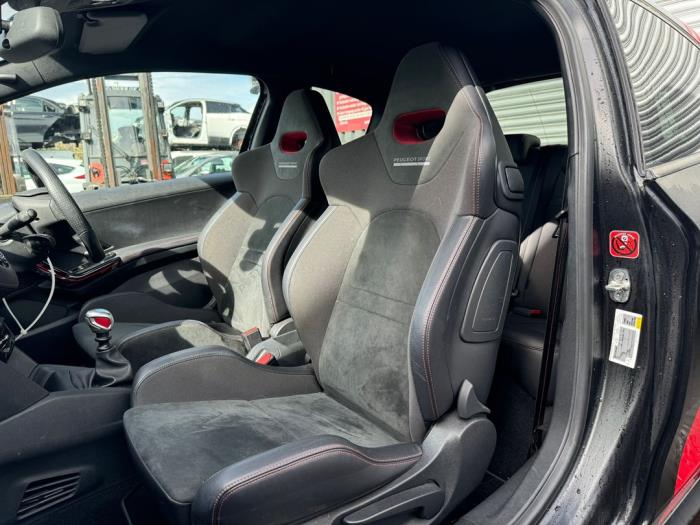 Peugeot 208 I 1.6 16V GTI Sloopvoertuig (2016, Zwart, Rood)