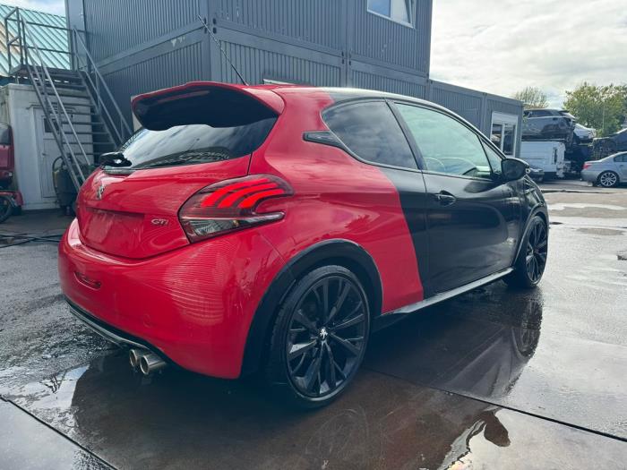 Peugeot 208 I 1.6 16V GTI Sloopvoertuig (2016, Zwart, Rood)