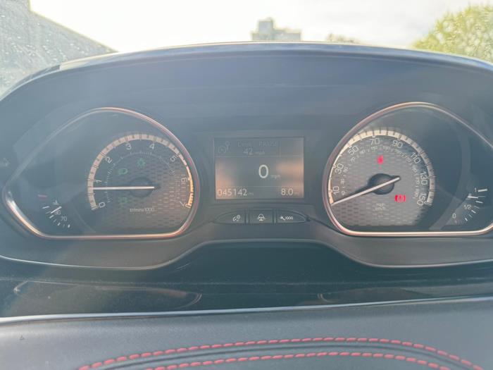 Peugeot 208 I 1.6 16V GTI Sloopvoertuig (2016, Zwart, Rood)