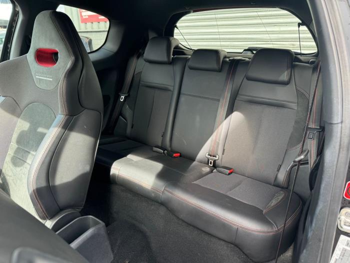 Peugeot 208 I 1.6 16V GTI Sloopvoertuig (2016, Zwart, Rood)