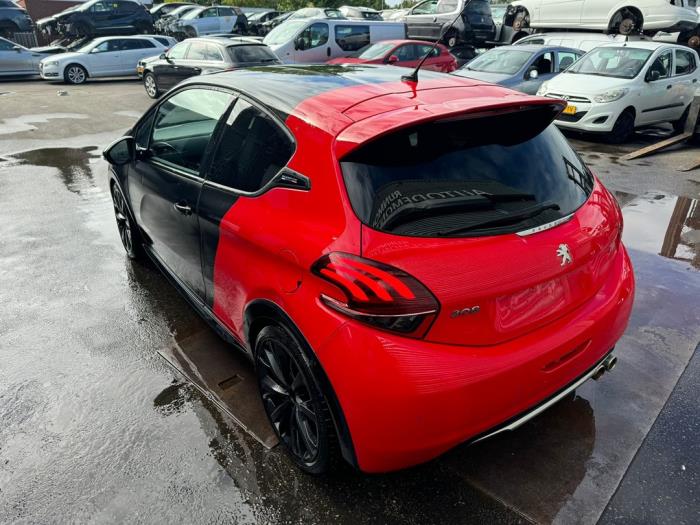 Peugeot 208 I 1.6 16V GTI Sloopvoertuig (2016, Zwart, Rood)