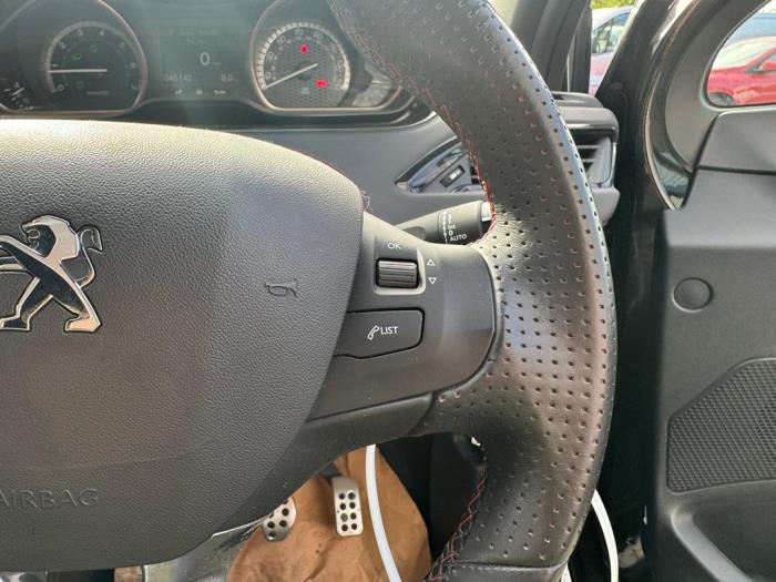 Peugeot 208 I 1.6 16V GTI Sloopvoertuig (2016, Zwart, Rood)