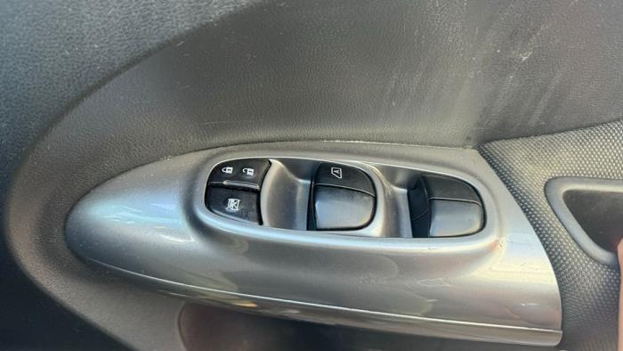 Nissan Juke 1.6 16V Sloopvoertuig (2011, Zwart)