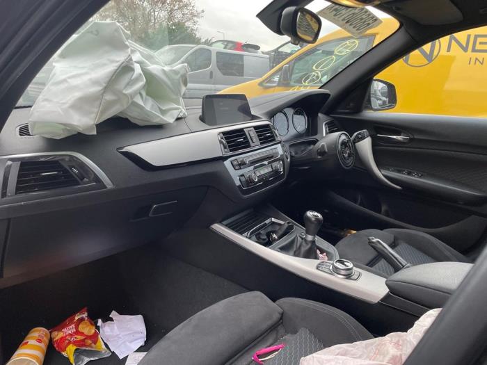 BMW 1 serie 118i 1.5 TwinPower 12V Sloopvoertuig (2017, Metallic, Zilvergrijs, Muisgrijs)