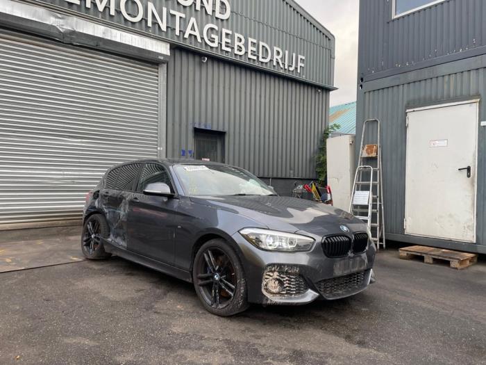 BMW 1 serie 118i 1.5 TwinPower 12V Sloopvoertuig (2017, Metallic, Zilvergrijs, Muisgrijs)