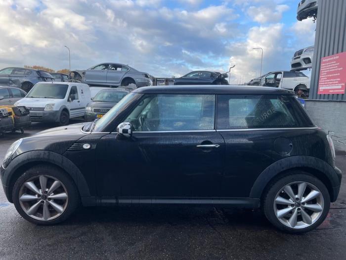 Mini Mini 1.6 16V One Sloopvoertuig (2010, Metallic, Zwart)