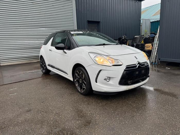 Citroen DS3 Cabrio 1.6 16V VTi 120 Sloopvoertuig (2014, Metallic, Wit)
