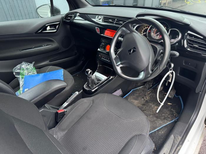 Citroen DS3 Cabrio 1.6 16V VTi 120 Sloopvoertuig (2014, Metallic, Wit)