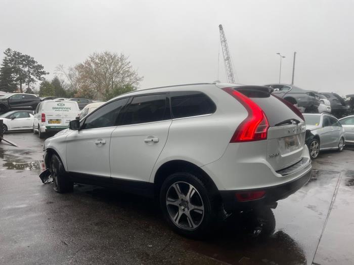 Volvo XC60 I 2.0 DRIVe 20V Sloopvoertuig (2011, Metallic, Wit)