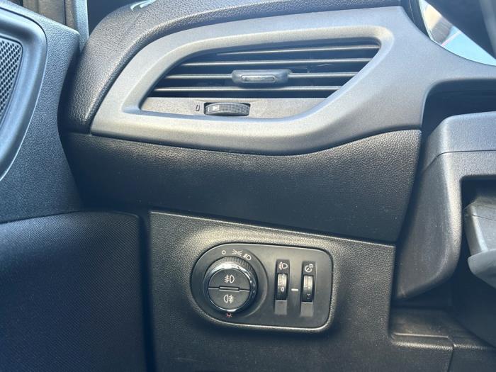 Opel Corsa E 1.3 CDTi 16V ecoFLEX Sloopvoertuig (2015, Zwart)